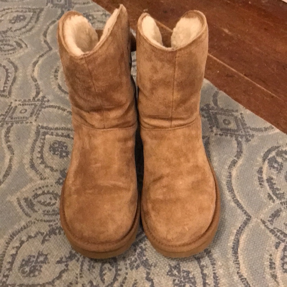 UGG REMORA SHORT BOOTS